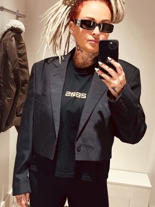 Krop móóód ON ✂️🔥 Miluju pánský oversized saka — ale po svým. Ustřihnutý, upravený, s attitudou. Chystám na ně nový...